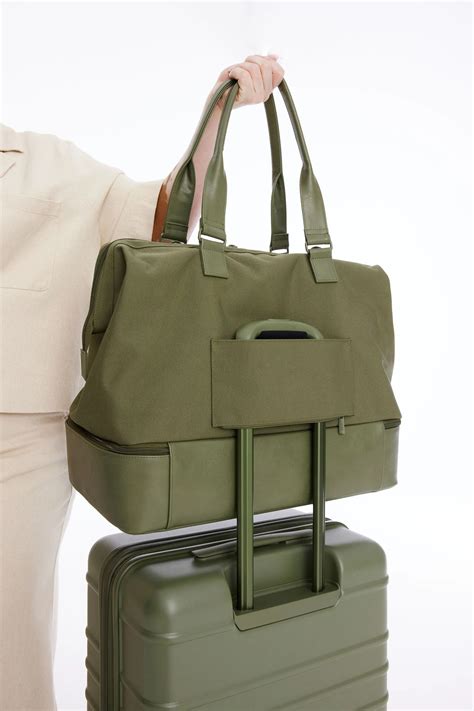 BÉIS 'The Weekender' in Olive - Olive Green Duffle Bag & Weekend Bag ...