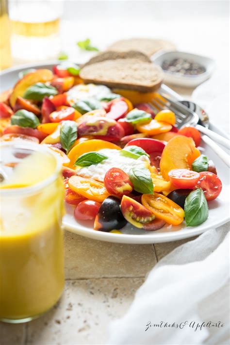 Rezept Tomaten-Steinfrucht-Salat mit Burrata und Basilikum