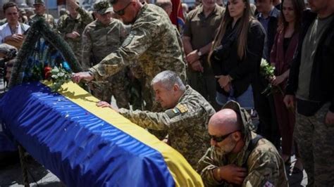 乌军总司令称开战至今已近9千乌军阵亡 美国将强化执行对俄制裁