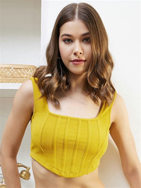 Women Solid Yellow Square Neck Sleeveless Fitted Crop Top - Berrylush