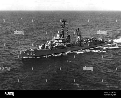 USS Fletcher (DD-445) underway in the Pacific Ocean, in 1967 Stock ...