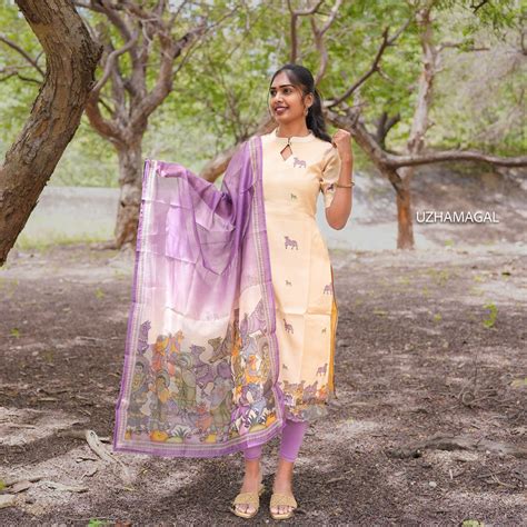 Oviyam – Uzhamagal