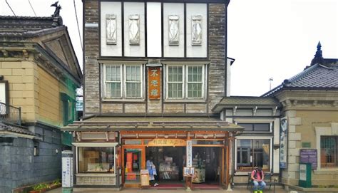 Local Store Outside 的图像结果