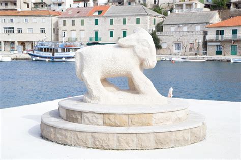 Povlja, Otok Brač, Hrvatska - apartmani, hoteli te informacije za ...