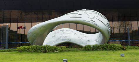 运动公园自行车赛道雕塑-园林景观小品-重庆雕塑厂,铜雕塑,不锈钢雕塑,玻璃钢雕塑，定制铜佛像厂家-富瑞精典景观雕塑