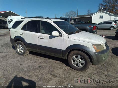Report KNDJD736375689739 KIA SORENTO 2007 White Gasoline - price and damage history