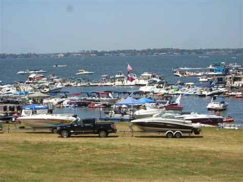 Lake Conroe Lake Fun – boating, jet skis, tubing