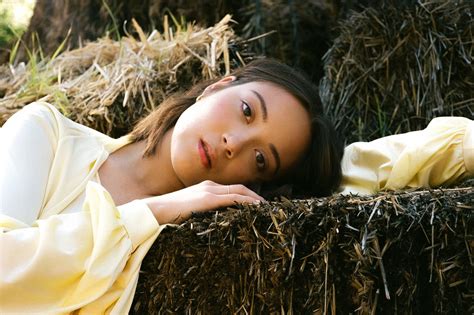 Laufey - Valentine lyrics