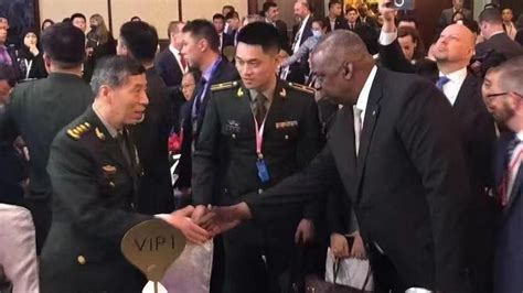 中美防长在香格里拉对话会开幕晚宴上握手(含视频)_手机新浪网