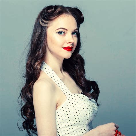 6 Vintage 40s Long Hairstyles Making a Comeback
