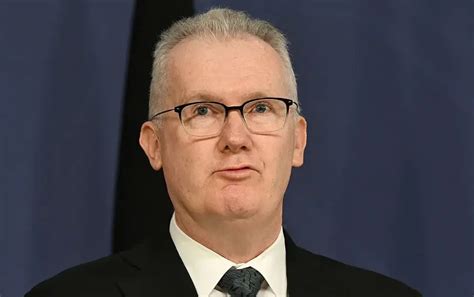 Australia deports US YouTuber Sneako, imposes lifetime ban