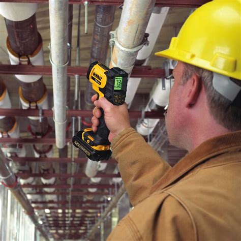 DEWALT Digital Display Digital Thermometer Multimeter 1.5 Amp 120-Volt ...
