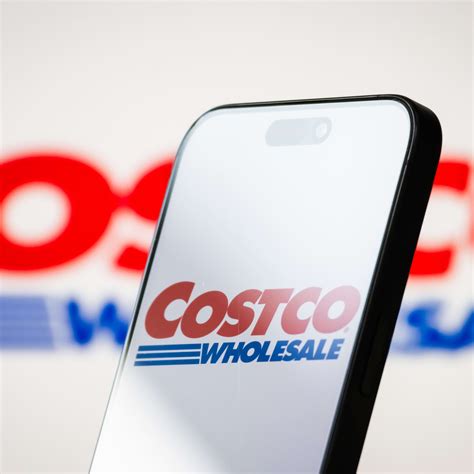 What Does It Mean to Drink Whiskey Neat? - Men's Journal