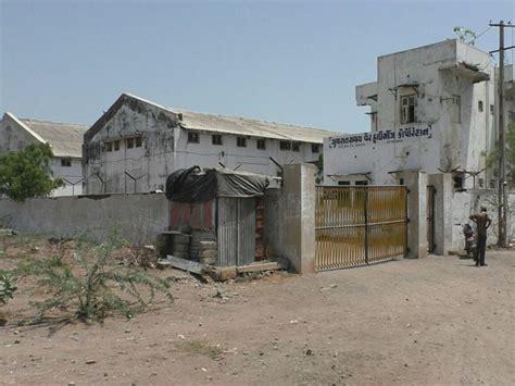 117 buildings in Jamnagar dangerous, Municipal Corporation issues ...
