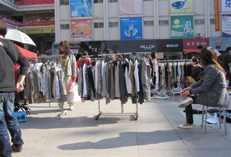 武汉童装品牌商场排名，武汉哪有大型购物中心买衣服该去哪里