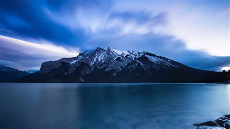 Download wallpaper 2560x1440 minnewanka, lake, canada, mountains ...