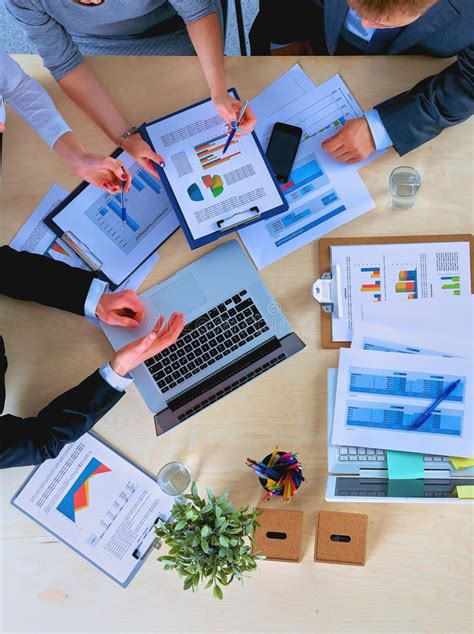 Business People Sitting 的图像结果