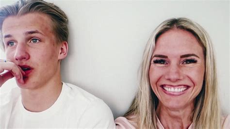 Nonton Episode 1: Abundance Season 1 Episode 1 - Episode 1: Abundance ...