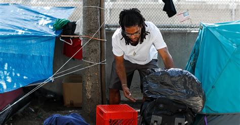 Homeless People 的图像结果