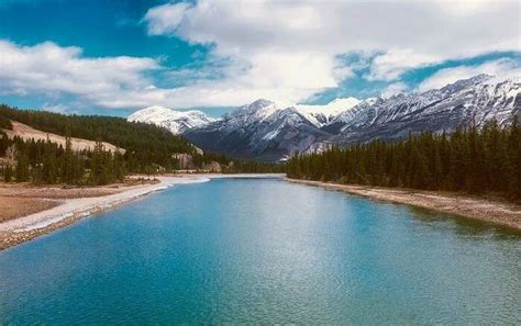 11 Best Canadian Rivers To Capture Nature’s True Essence