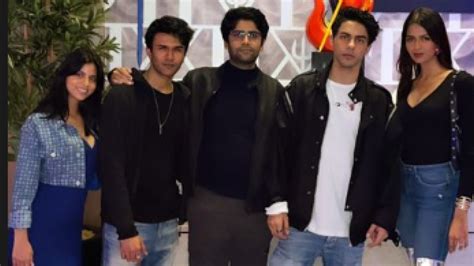 Suhana Khan, Aryan Khan look stylish as they pose with friends in new ...