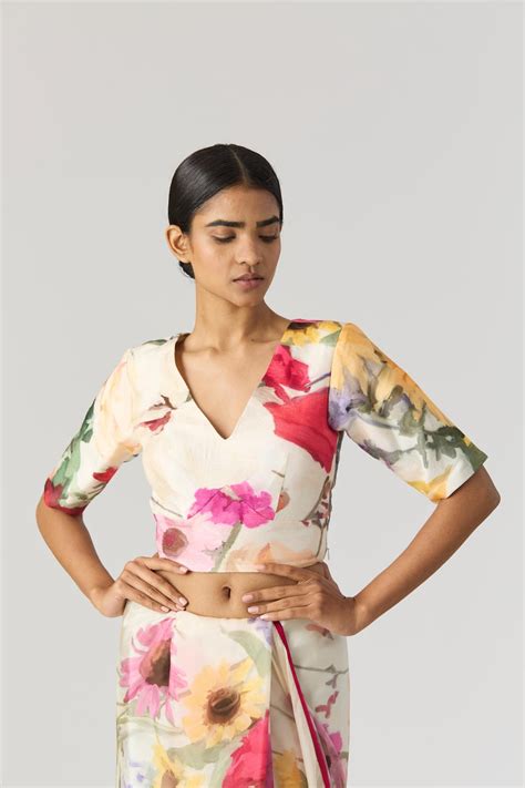 Blouses – Shuffling Suitcases