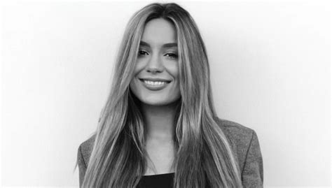 Esta es la edad a la que deberías comenzar a tomar colágeno, según la ...