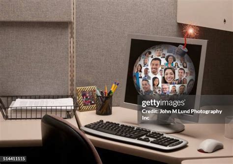 Computer Screen Cubicle 的图像结果