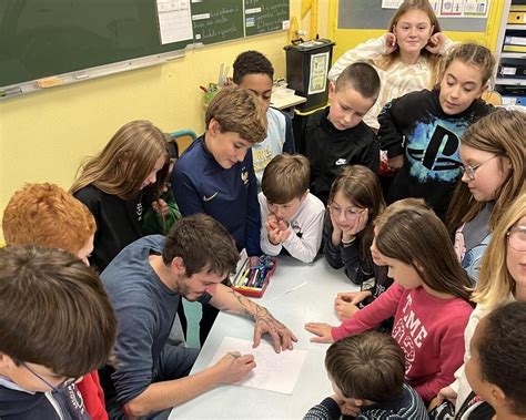 Cédric Loiseleux, mangaka normand, a partagé son art avec des écoliers ...