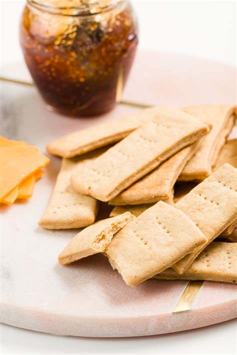 Easy Homemade Peanut Butter Crackers