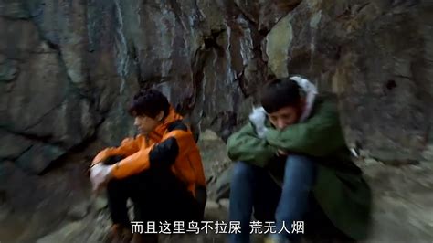 两人在崖边拍照，结果突然坠落被困悬崖间，《恐怖故事2》之悬崖-影视综视频-搜狐视频