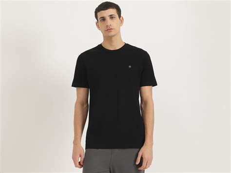 Relaxed Fit Round Neck Solid Tshirt – United Colors of Benetton Store