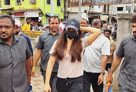 Sara Ali Khan, Kartik Aaryan, Rashmika Mandanna spotted at Versova Jetty