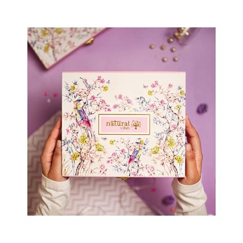 Natural Vibes Glow Getter Gift Set with Jade Face Roller, Vitamin C ...