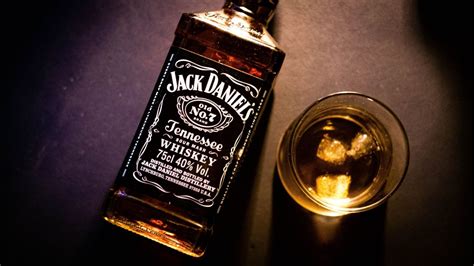 A comeplete guide on how to read and understand whiskey labels
