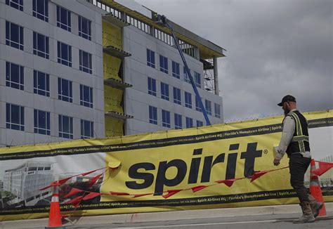 JetBlue agrees to Florida mandate in return for merger support