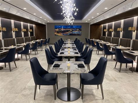 First Look: United Airlines Polaris Lounge Washington Dulles - Live and ...