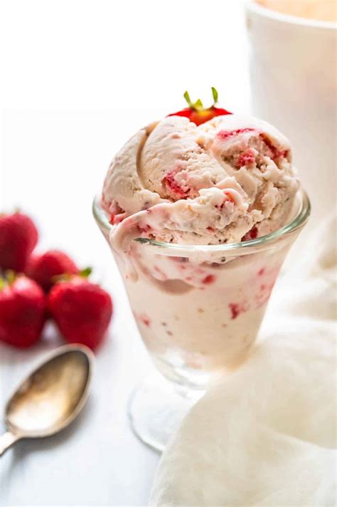 Strawberry Daiquiri Ice Cream - Garlic & Zest