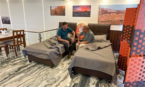 At this restaurant in Jordan, you can eat the national dish and take a nap