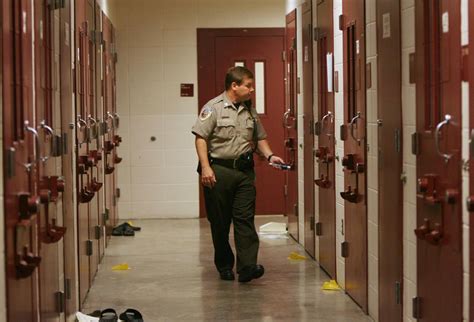 Inmates being released to be helped by Dane County re-entry team