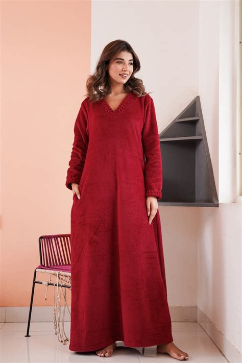 Buy Soft Maroon V Neck Woollen Maxi Online - Feathers Closet – FEATHERS ...