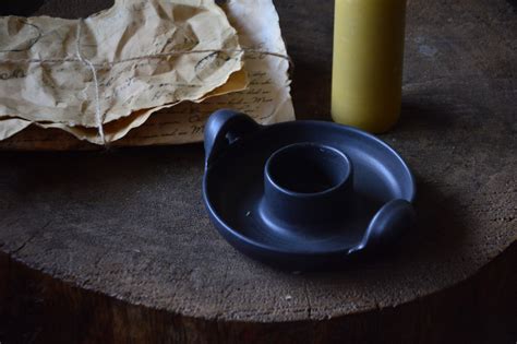 Petite Beeswax Pillars with Matte Black Ceramic Holder – Armatuer