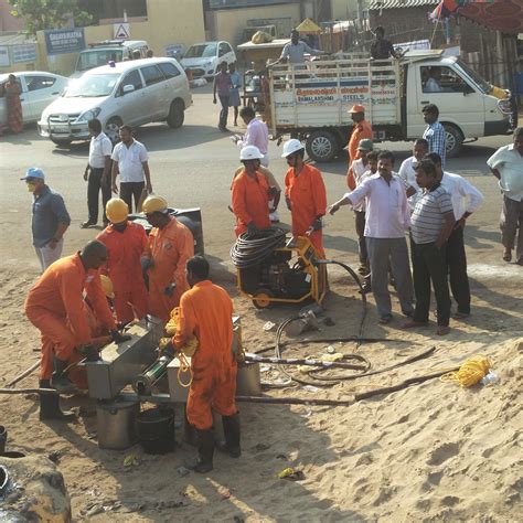 Chennai oil spill: With no machines working, volunteers are left to ...