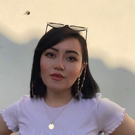 SHADOW AND BONE (COLLECTOR'S EDITION) : Bardugo, Leigh: Amazon.in: Books