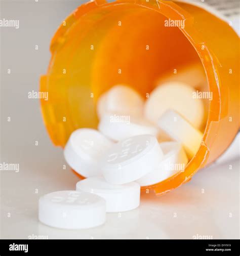 Tylenol codeine tablets hi-res stock photography and images - Alamy