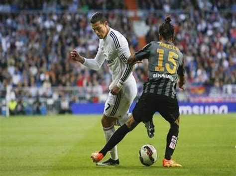 Khám phá những kỹ thuật qua người phổ biến trên sân bóng