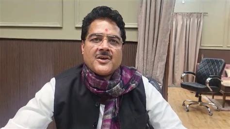 'सनातन धर्म पर सवाल उठाने वाले पहले अपने बाप को जानें', ये क्या बोल गए ...