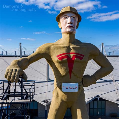 Tulsa Continues to Woo Elon Musk With a 75-Foot Golden Statue in His ...