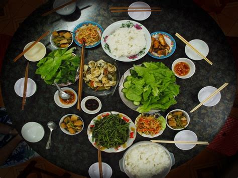 Light dinner and heavy breakfast can lead to a slim body