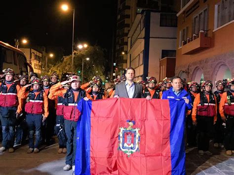 15 Bomberos de Quito listos para viajar y ayudar en tareas tras ...